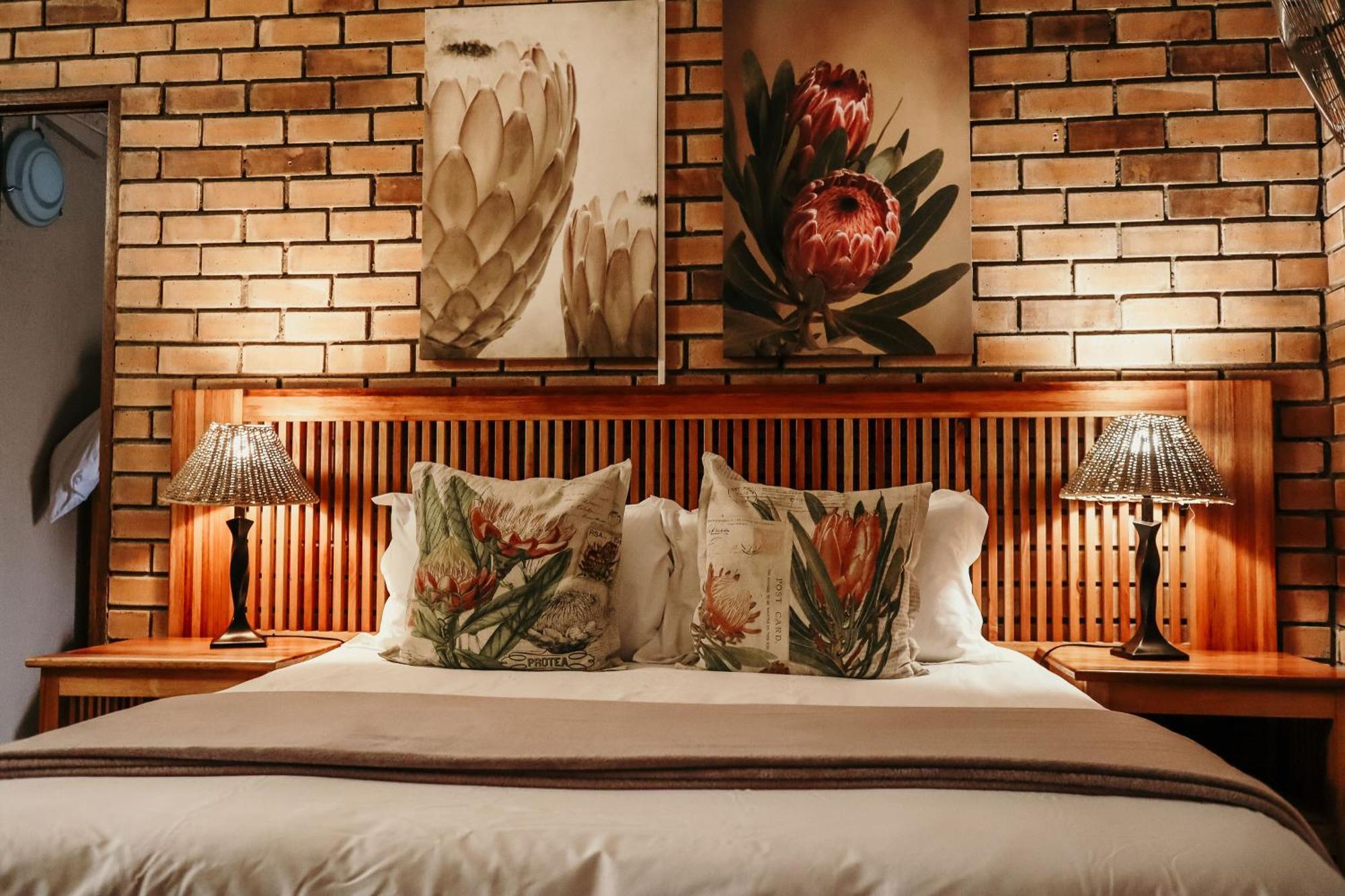 A Traveller'S Palm Hotel Phalaborwa Exterior photo