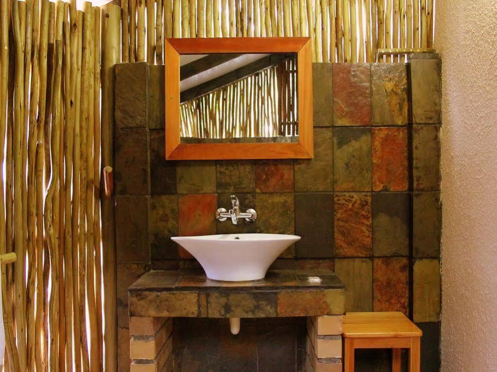 A Traveller'S Palm Hotel Phalaborwa Exterior photo
